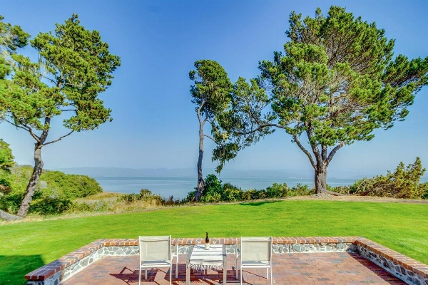 Manila Cove Majesty image 1