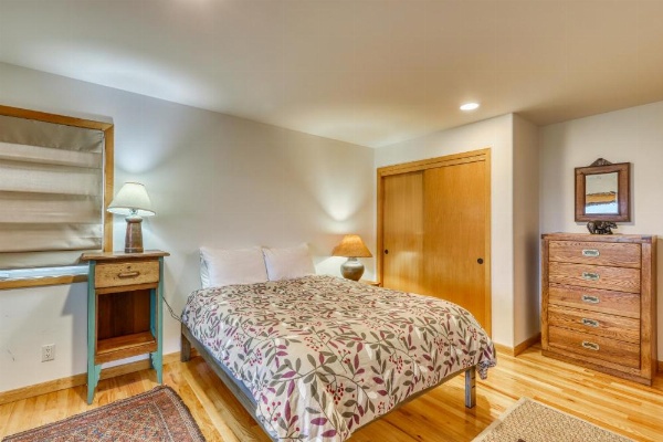 Manila Cove Majesty image 10