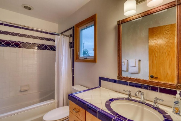 Manila Cove Majesty image 11