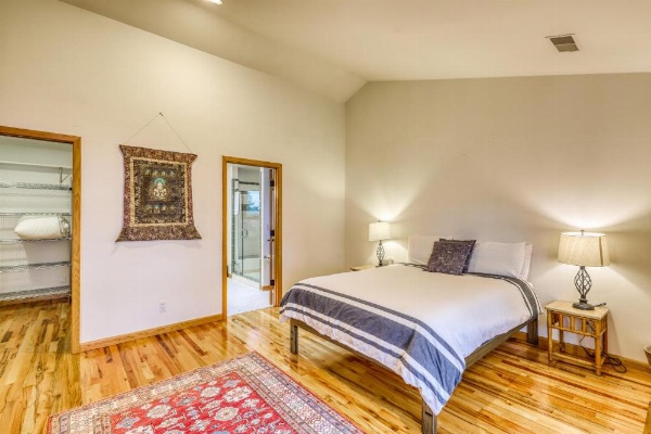 Manila Cove Majesty image 14