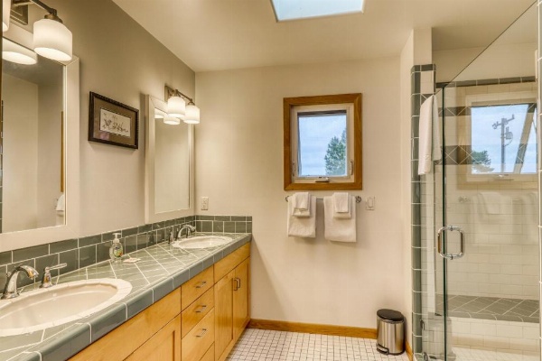 Manila Cove Majesty image 15