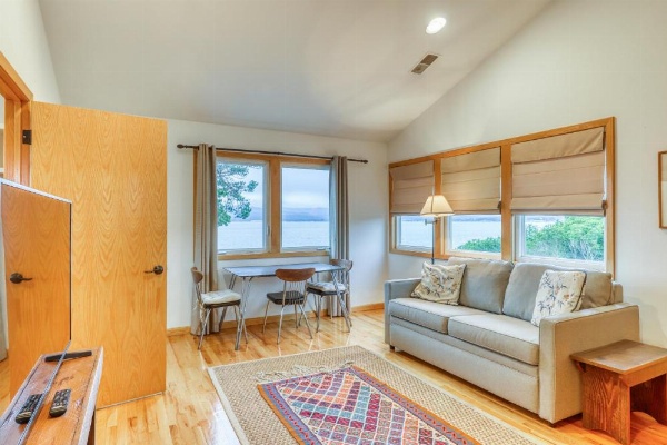 Manila Cove Majesty image 18