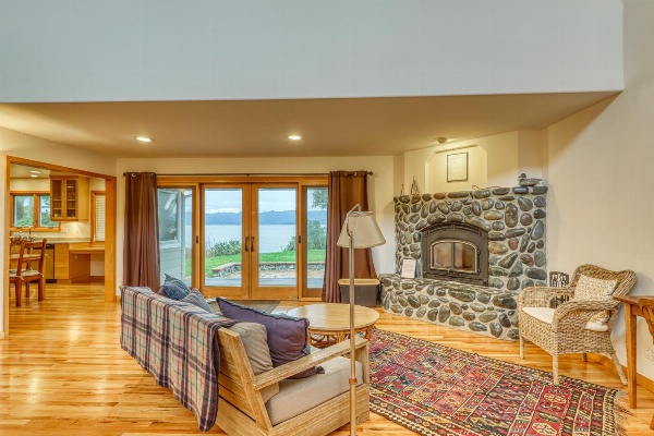 Manila Cove Majesty Main image