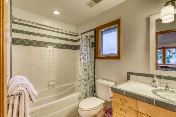 Manila Cove Majesty image 21