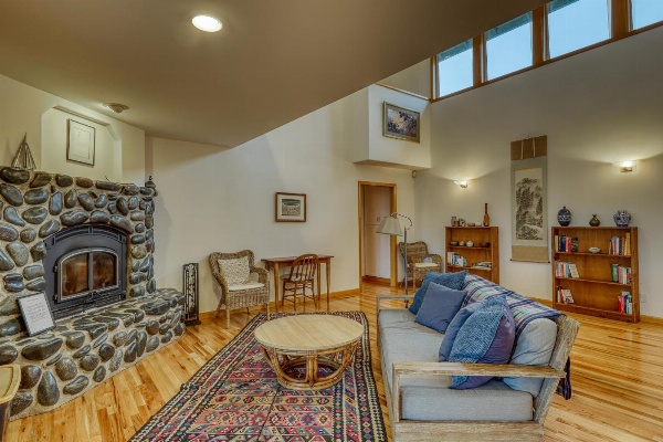 Manila Cove Majesty image 4