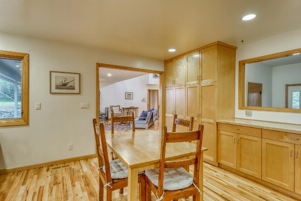 Manila Cove Majesty image 7